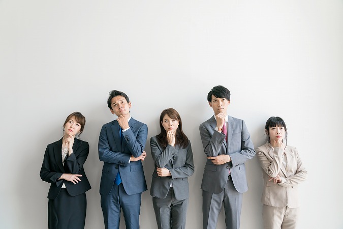 考える社会人たち